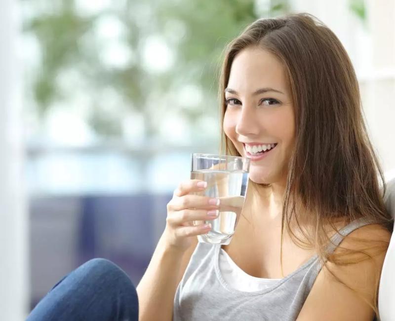 pijąc wodę poprawiasz przemianę materii